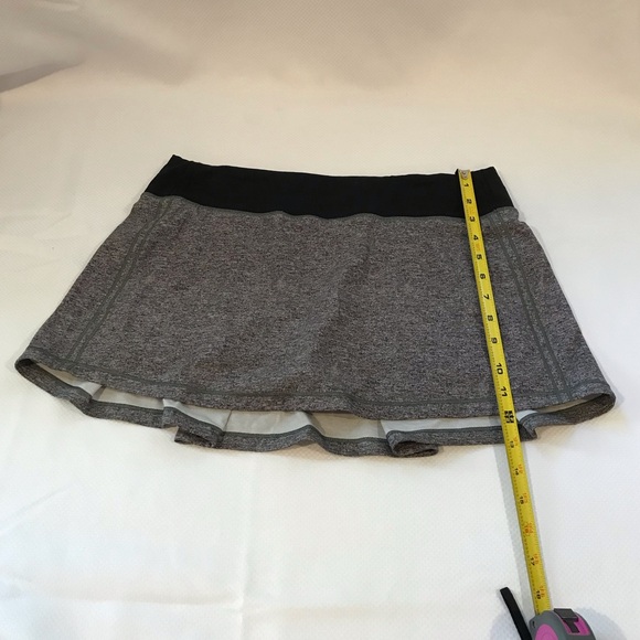Lululemon Pace Rival Mid Rise Skirt Color Black/ Gray ( Size 8) Lined - Picture 5 of 7